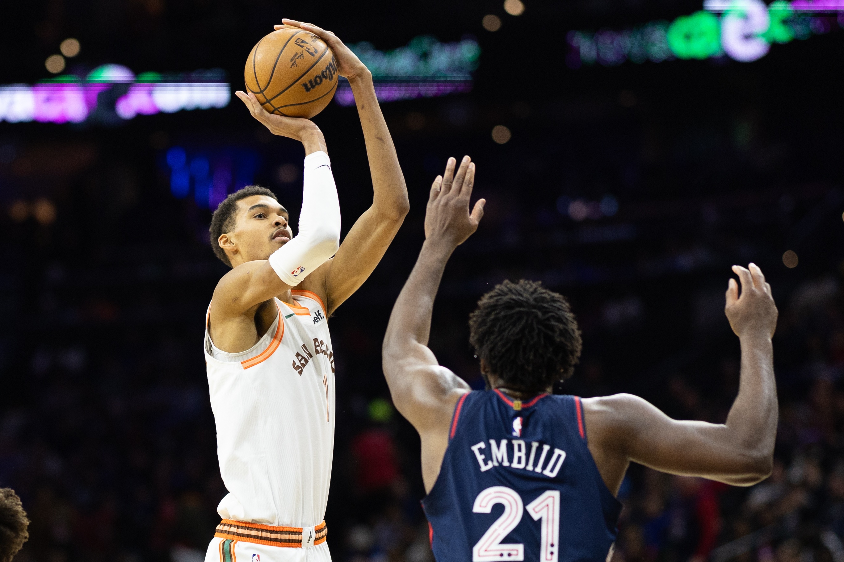 开云体育-巴图姆:恩比德说文班无法打破盖帽纪录 因没人敢在他面前投篮